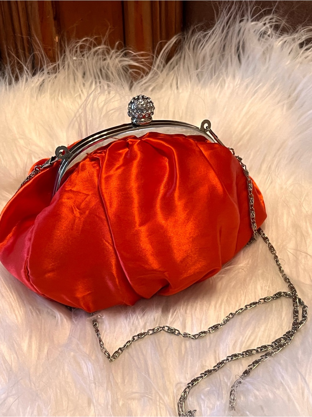 NWOT Kissluck Elegant Red Satin Evening Clutch with Chain Strap - Picture 1 of 10